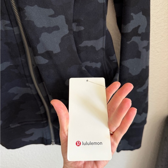 NWT Lululemon Scuba Hoodie *Light Cotton Fleece - Picture 5 of 9